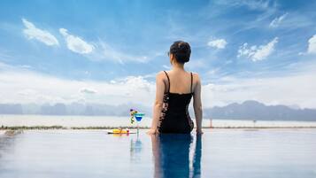 Outdoor pool, pool loungers