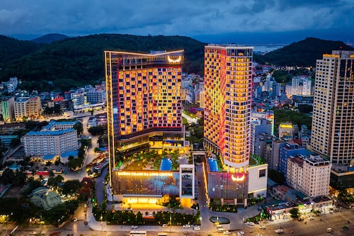 Muong Thanh Luxury Ha Long Centre Hotel