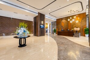 Reception - Muong Thanh Luxury Ha Long Centre Hotel (Ha Long)