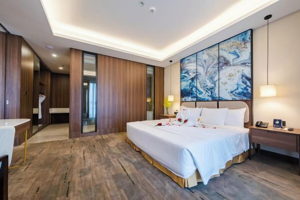 Minibar, caixa forta a l'habitació i escriptori 