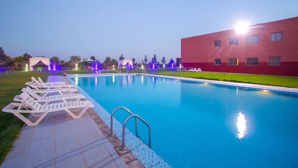 Pool - Luxurious Apartment Fully Equiped (Marrakech)