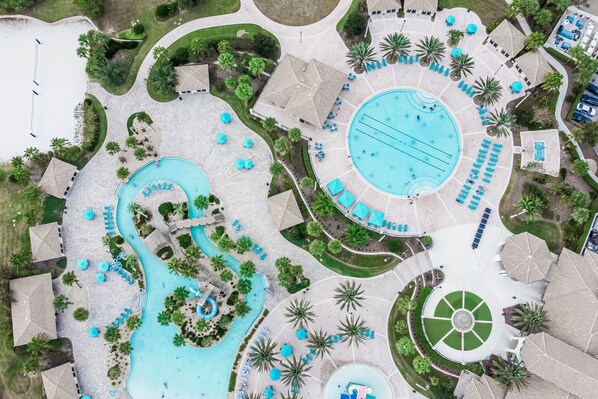 Villa, 5 habitaciones, piscina privada, vistas al jardín | Piscina | Una piscina cubierta, una piscina al aire libre