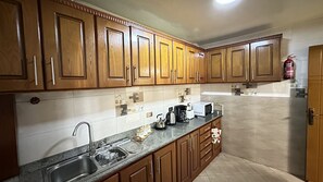 Mikrobølgeovn, ovn og kokeplater