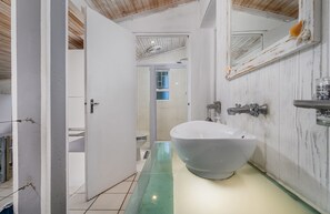 Chalet, 2 Schlafzimmer, Balkon | Dusche im Bad