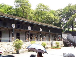 A traditional building with a tiled roof and a covered entrance area. - 7 Days Premium (Chongqing Nanping Pedestrian Street Light Rail Station) (Chongqing)