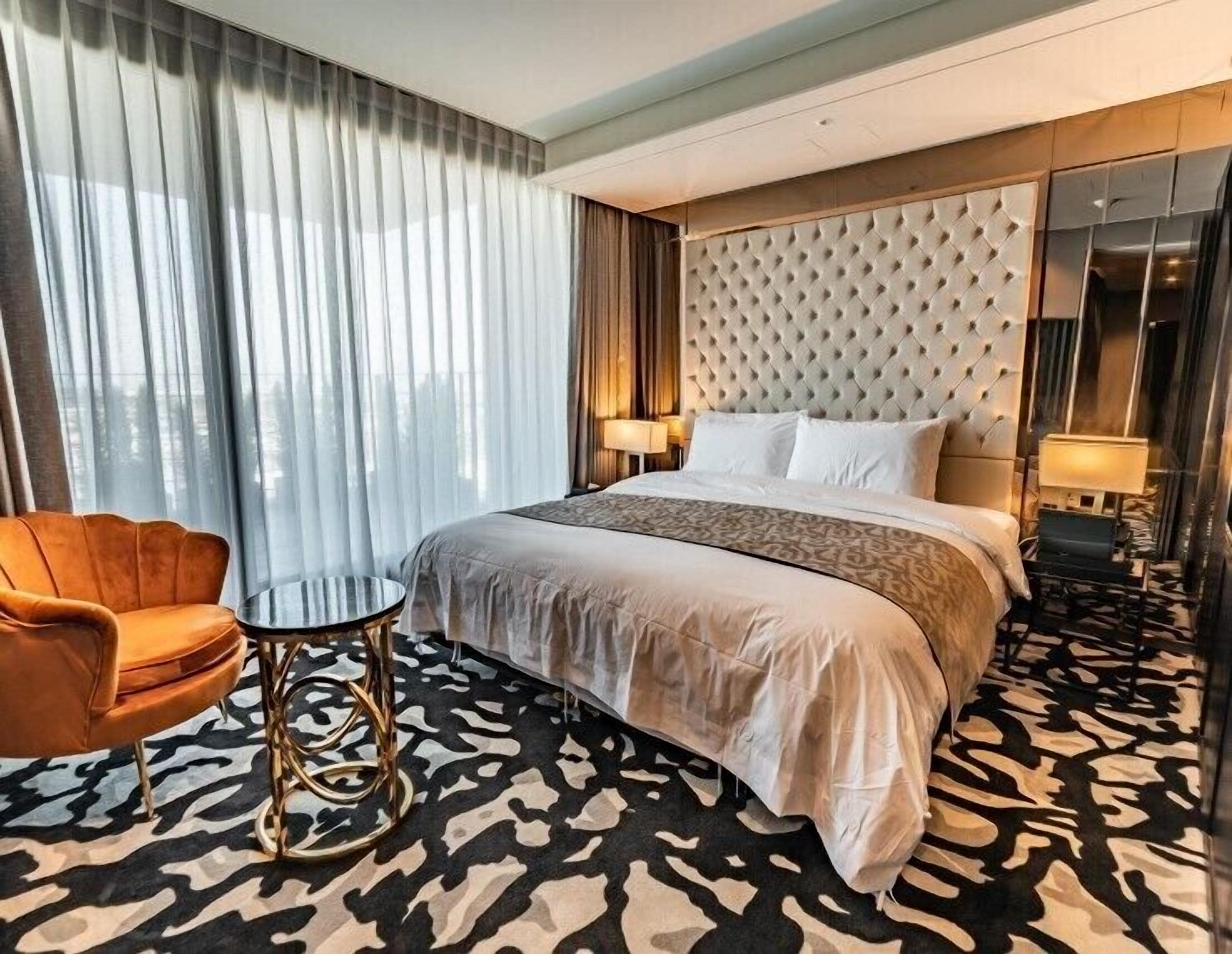 1 bedroom, premium bedding, memory-foam beds, blackout curtains