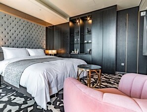 Premium bedding, memory-foam beds, blackout curtains, free WiFi - Best Louis Hamilton Hotel West Busan (Busan)