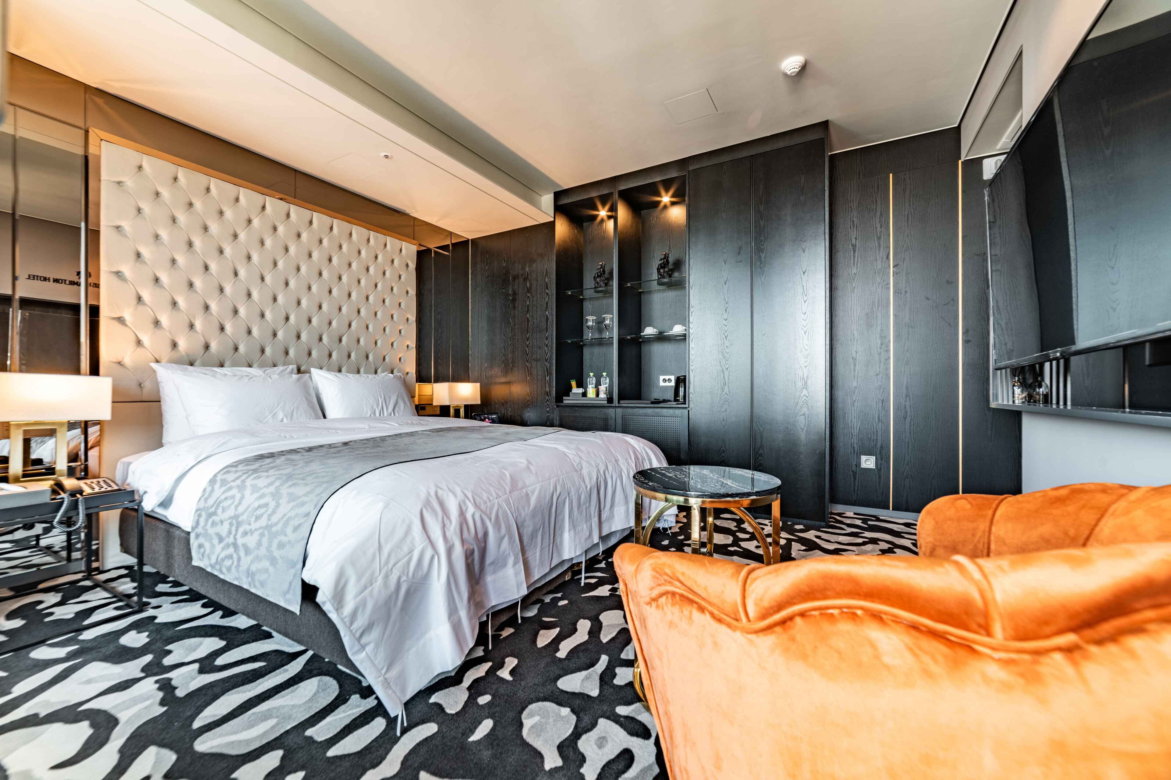 lumineux double | 1 bedroom, premium bedding, memory-foam beds, blackout curtains