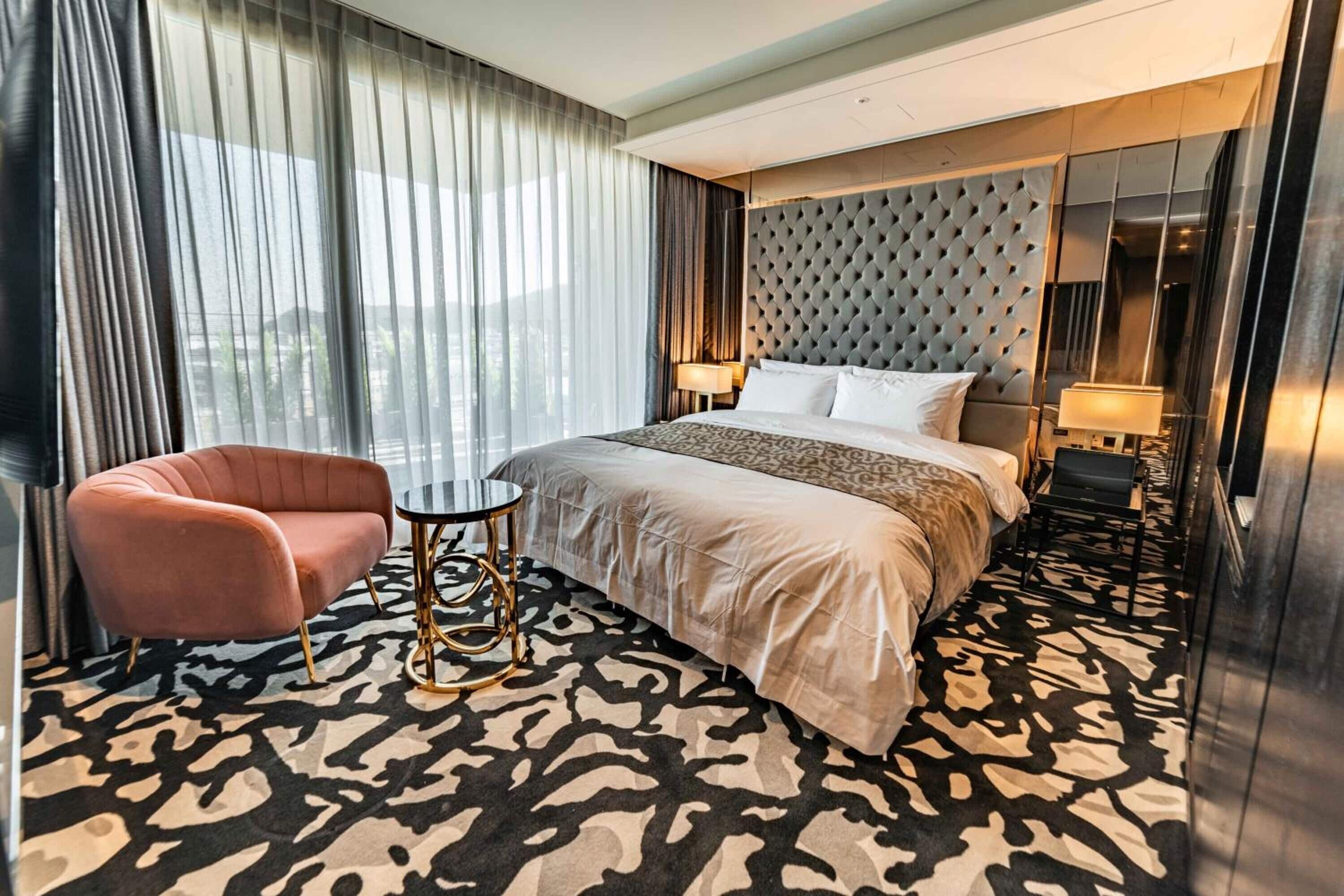 1 bedroom, premium bedding, memory-foam beds, blackout curtains