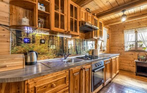 Fridge, oven, stovetop, dishwasher - Gorgeous home in Gospic with sauna (Gospic)