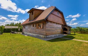 Exterior - Gorgeous home in Gospic with sauna (Gospic)