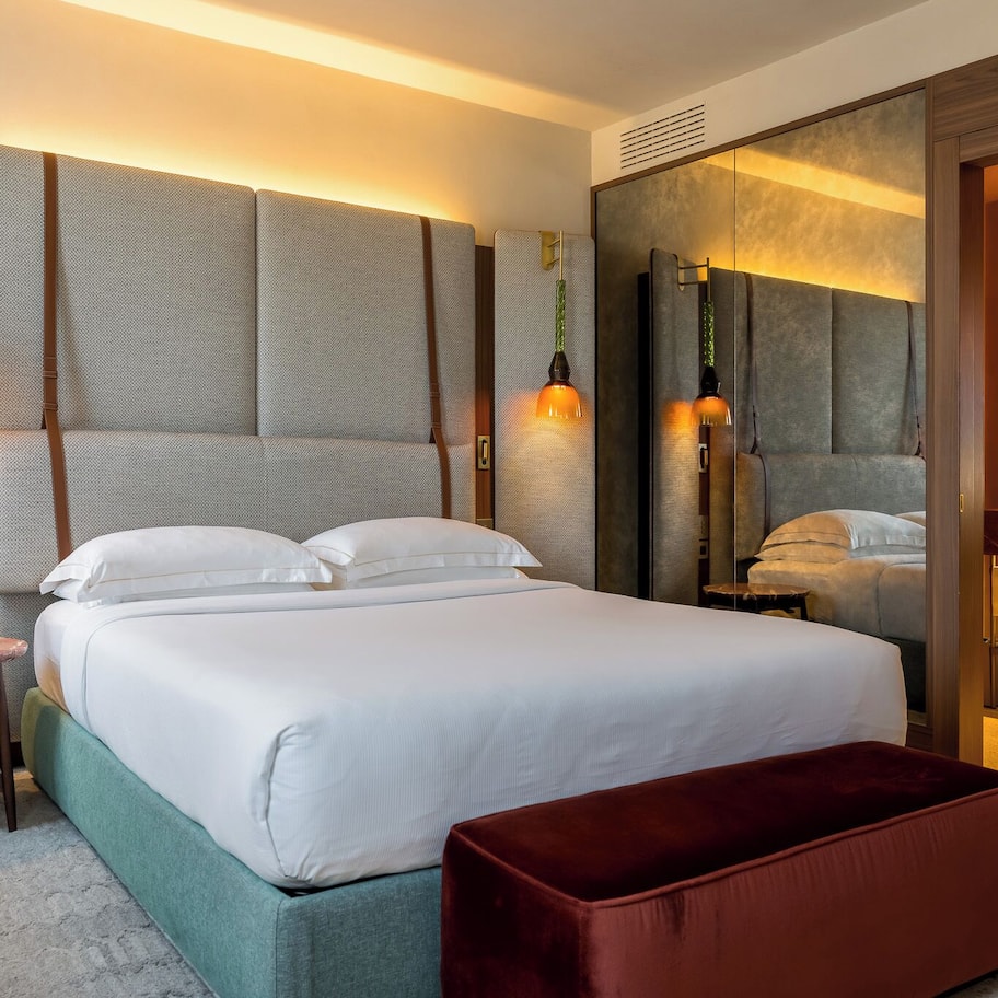 迷你吧、客房内保险箱、办公桌、隔音