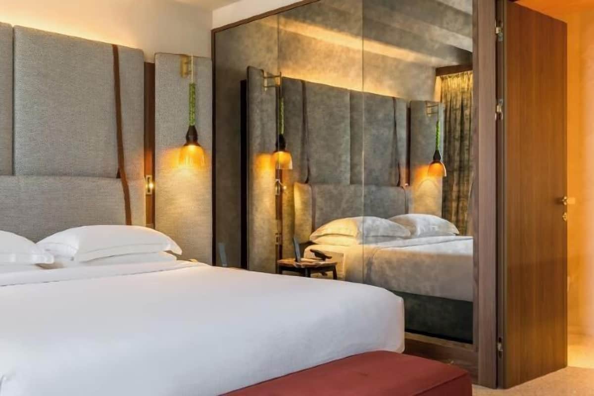 1 slaapkamer, een minibar, een kluis op de kamer, een bureau