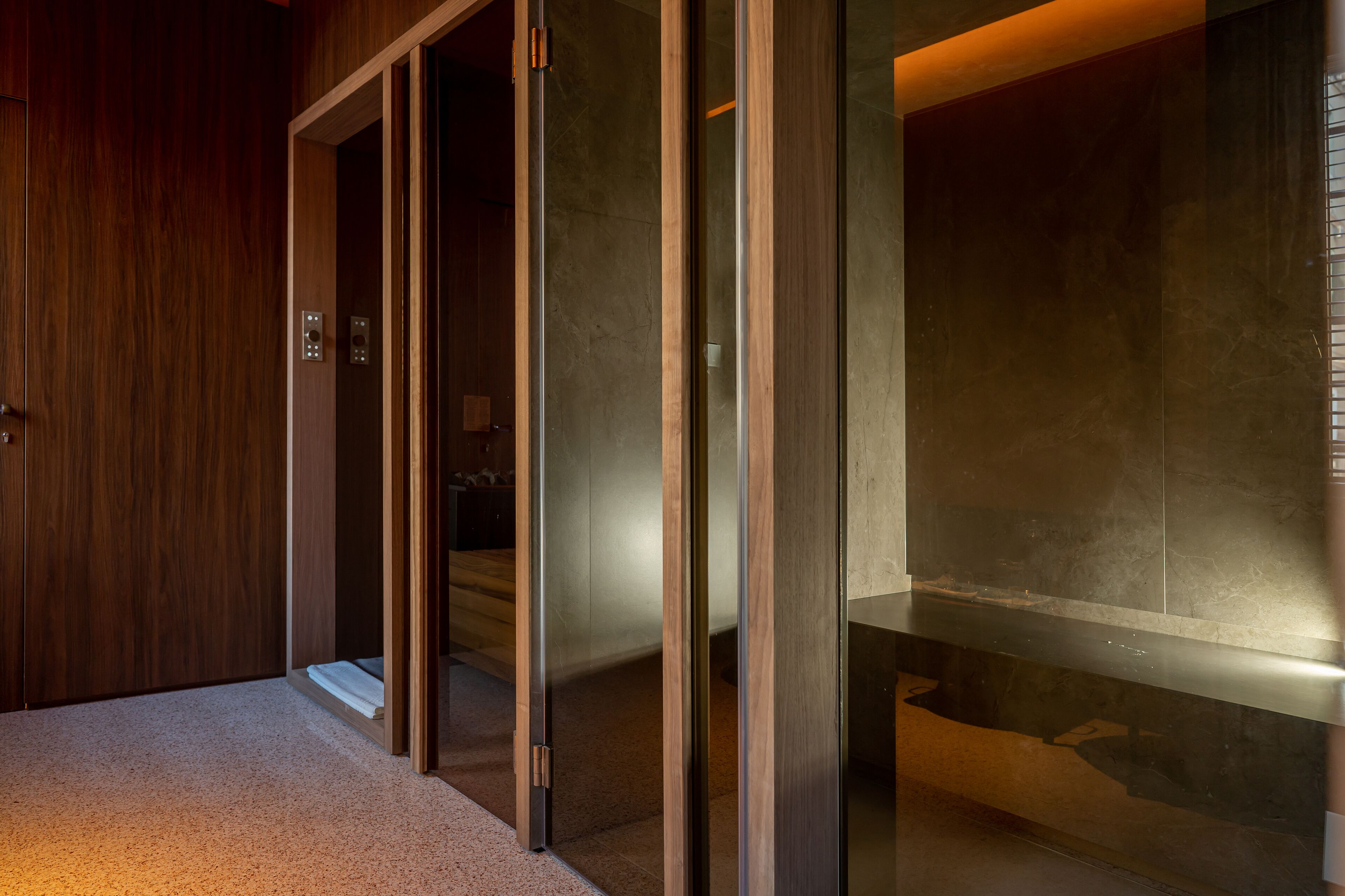 Badstue, kroppsbehandlinger, dypvevsmassasje og kroppsskrubb