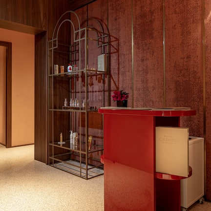 桑拿、身体护理、深层组织按摩、身体磨砂、面部护理、指(趾)甲修剪和护理