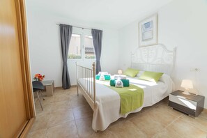 3 bedrooms, iron/ironing board, free WiFi, bed sheets