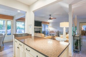 Unclassified image, 4 of 49, button