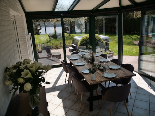 MIL ROSES EN BAIE 9 PEOPLE NEAR MARQUENTERRE