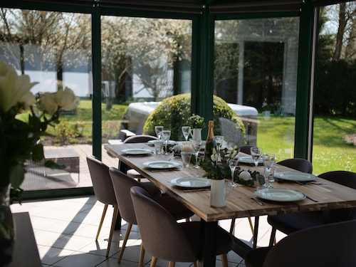 MIL ROSES EN BAIE 9 PEOPLE NEAR MARQUENTERRE