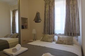 2 habitaciones, tabla de planchar con plancha, wifi y ropa de cama