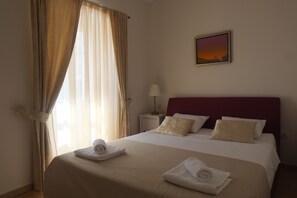 2 habitaciones, tabla de planchar con plancha, wifi y ropa de cama