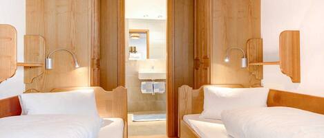 3 bedrooms, in-room safe, WiFi, bed sheets