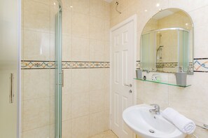 Apartment (Two-Bedroom Apartment) | Bathroom