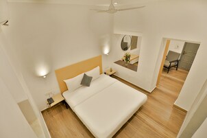 Superior Room | Desk, iron/ironing board, free WiFi, bed sheets