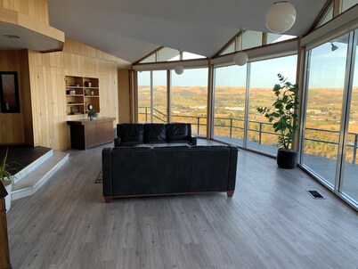 Del Prado Estates - Breathtaking views, Indoor Pool, Jacuzzi and a Snooker Table