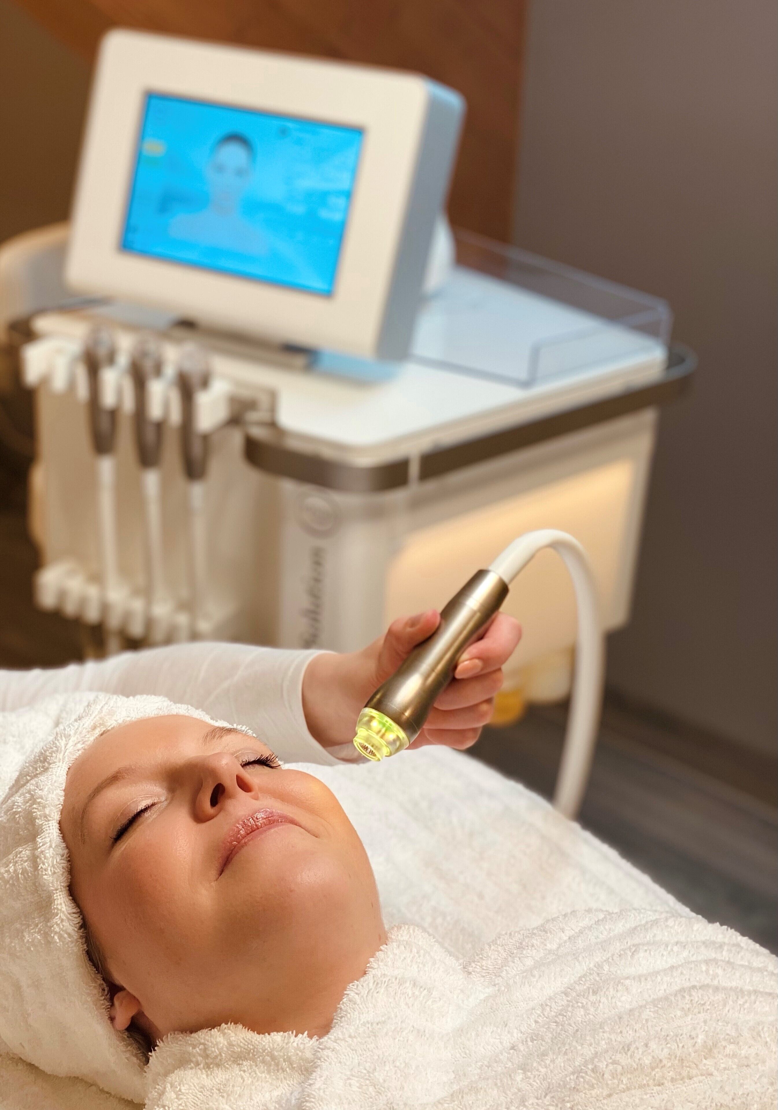 couples treatment room(s), sauna, body treatments, deep-tissue massages