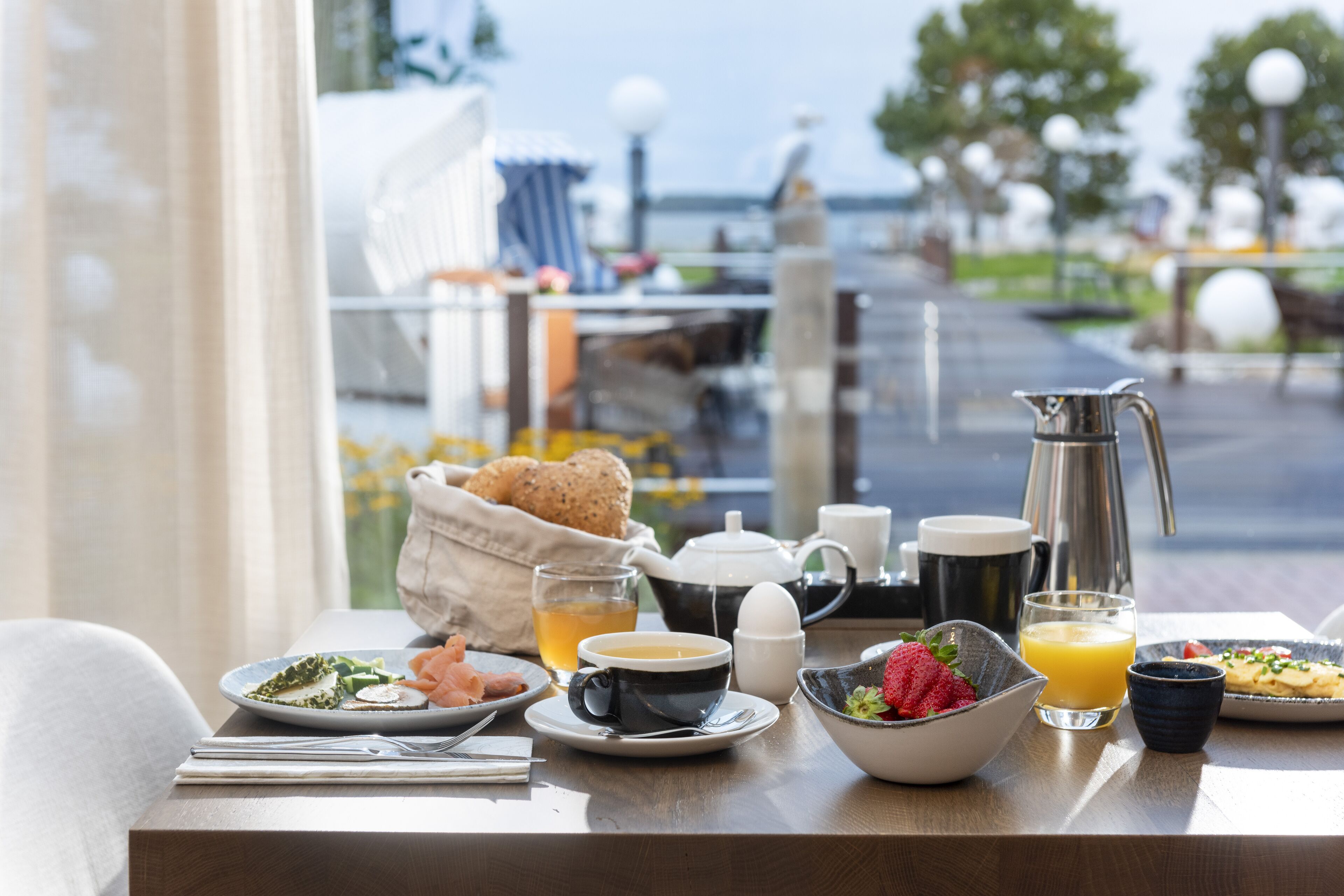 Petit déjeuner buffet (26 EUR par personne)