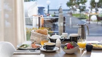 Frokostbuffé hver dag (EUR 26 per person)