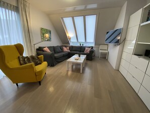 Een smart-tv en een open haard