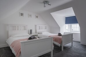 4 室のベッドルーム、アイロン / アイロン台、WiFi、ベッドシーツ