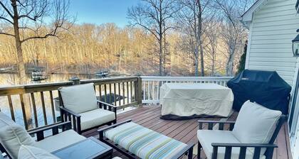 Fun for Family & Friends ! Lakefront with Private Dock, near Bridgewater Plaza !