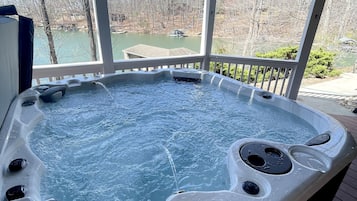 Bain à remous extérieur