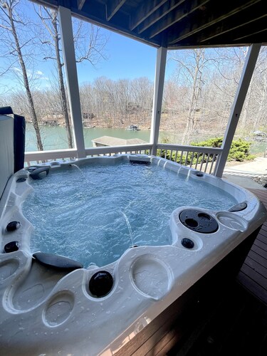 Fun for Family & Friends ! Lakefront with Private Dock, near Bridgewater Plaza !