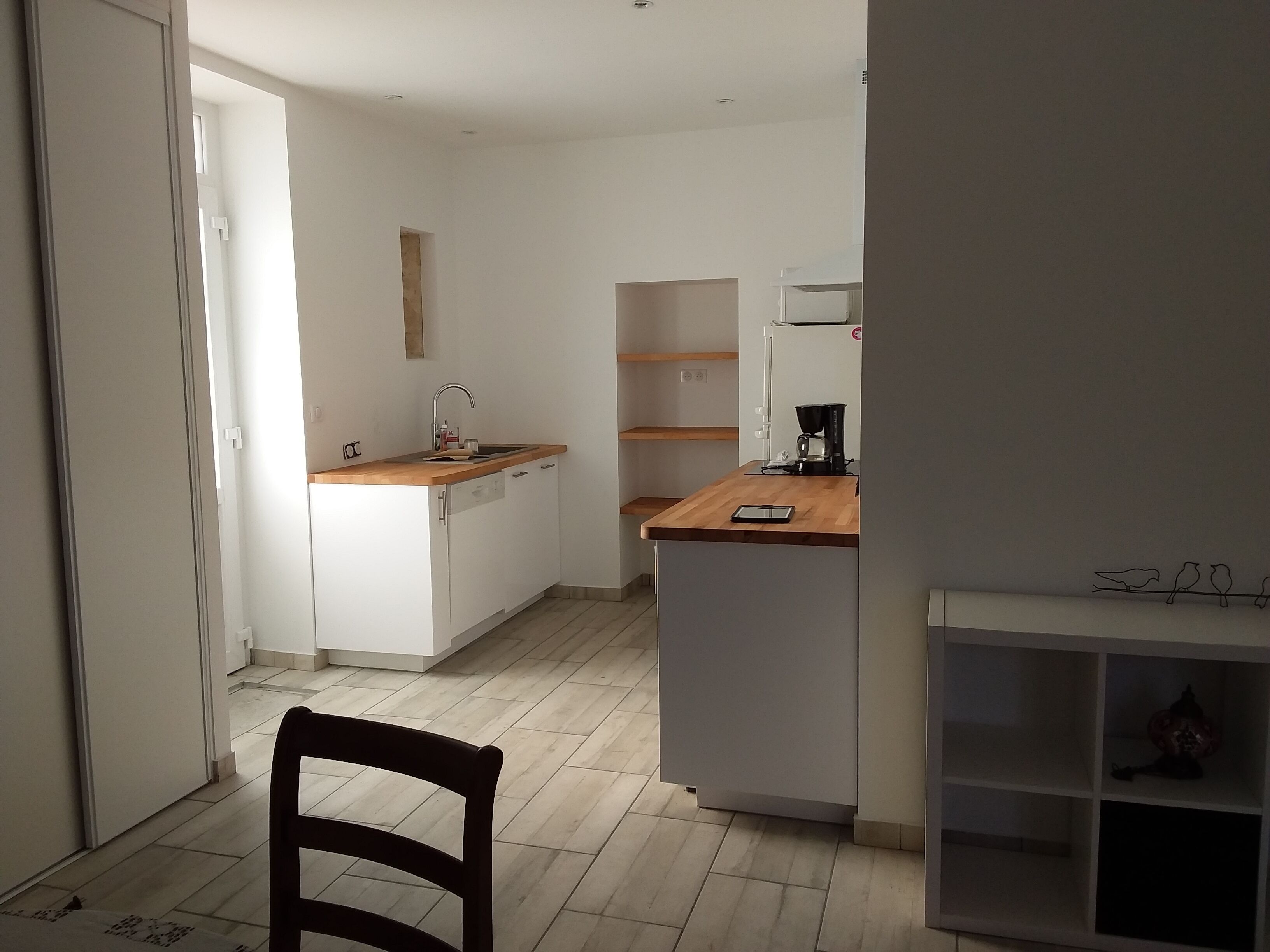 Cottage between sea and estuary 