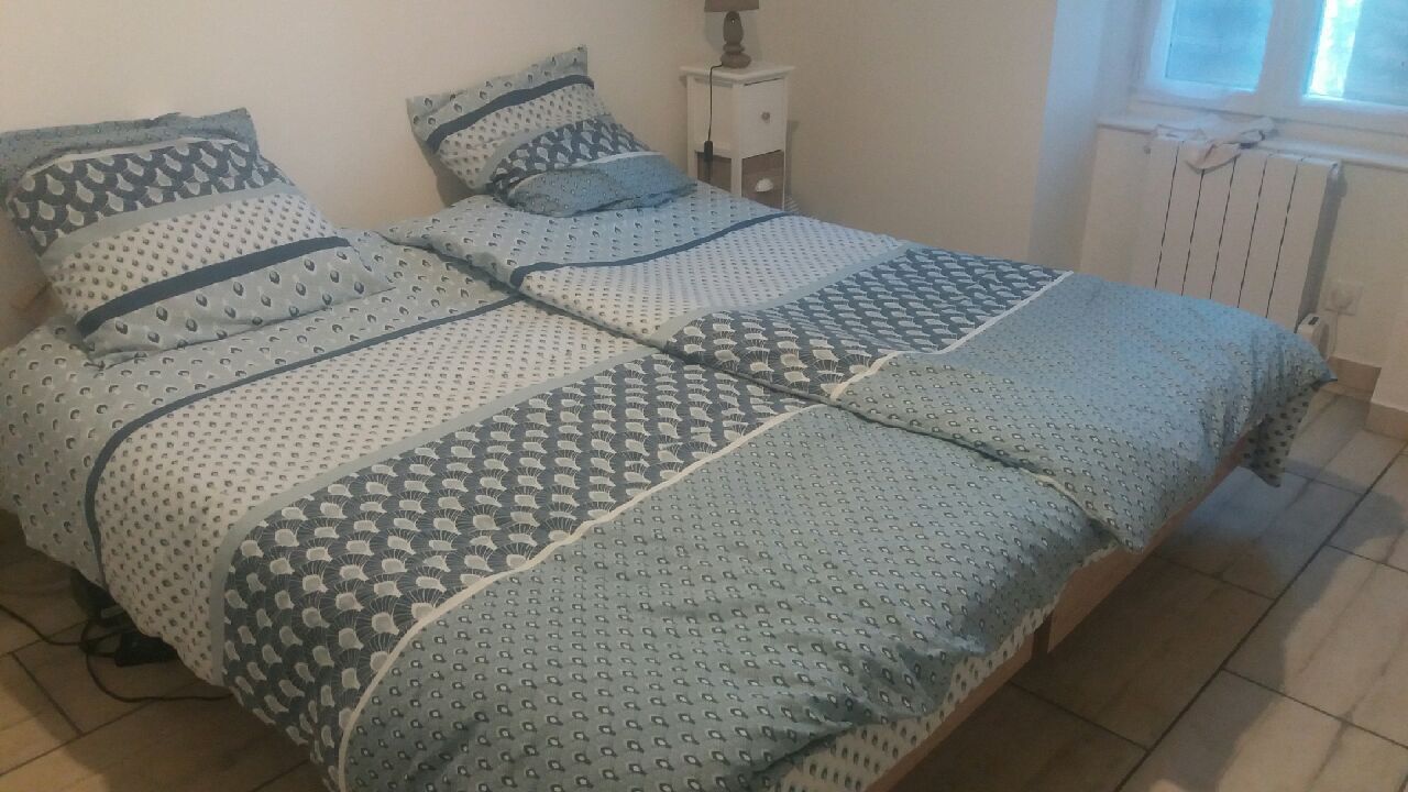 Cottage between sea and estuary 