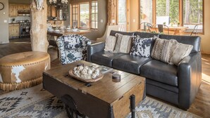 House (Moonlight Mountain Home | 9 Indian Su) | Living room