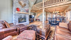 House (Moonlight Mountain Home | 2 Full Moon) | Living room