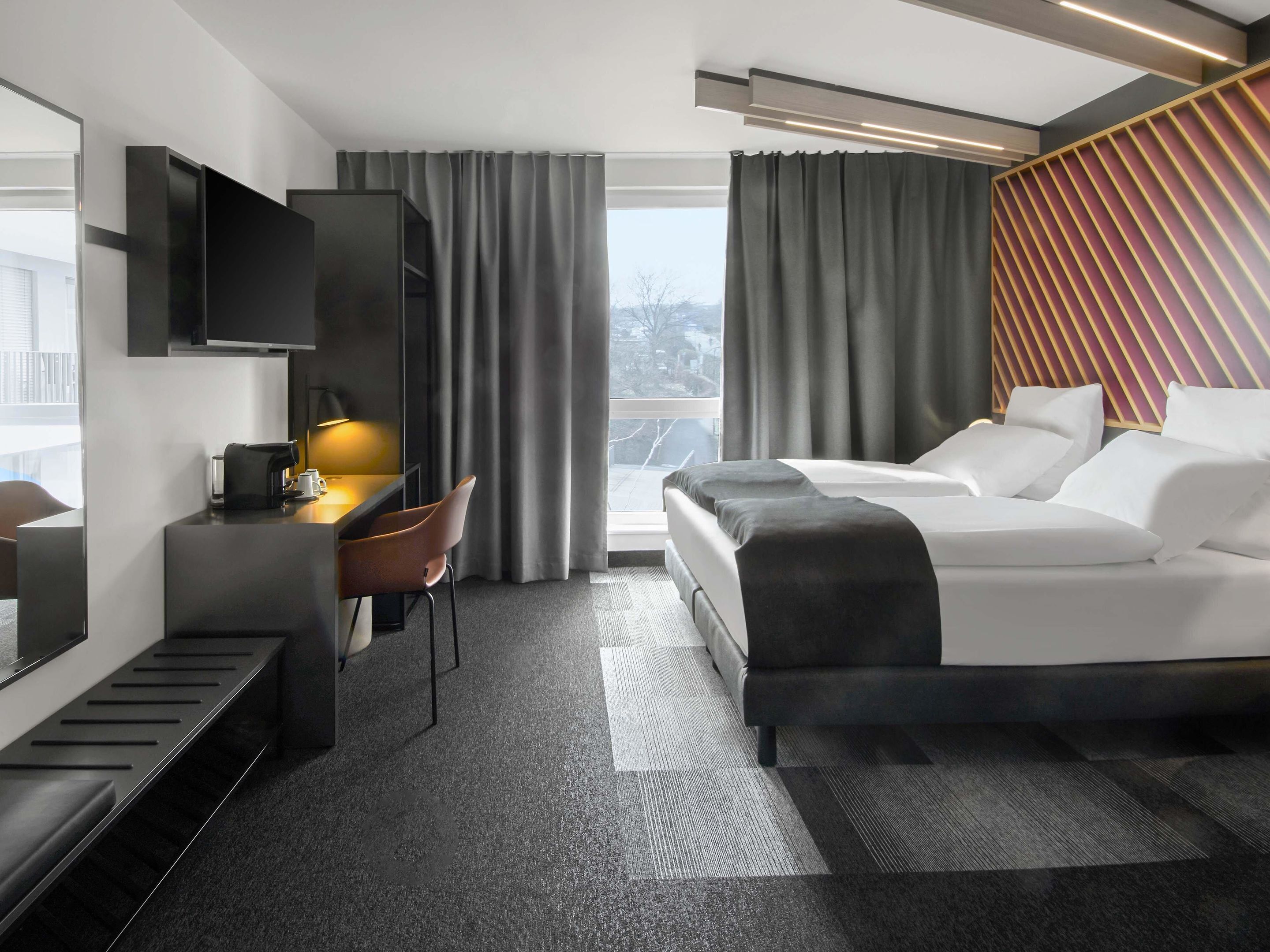 Escritorio, insonorización, wifi gratis y ropa de cama 