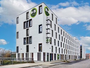 A modern B&B hotel building with a white facade, multiple windows, and B&B logos. - B&B Hotel Bad Homburg (Bad Homburg v.d. Hoehe)