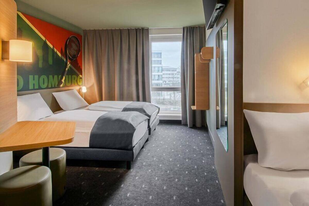 Triple Room | Desk, soundproofing, free WiFi, bed sheets