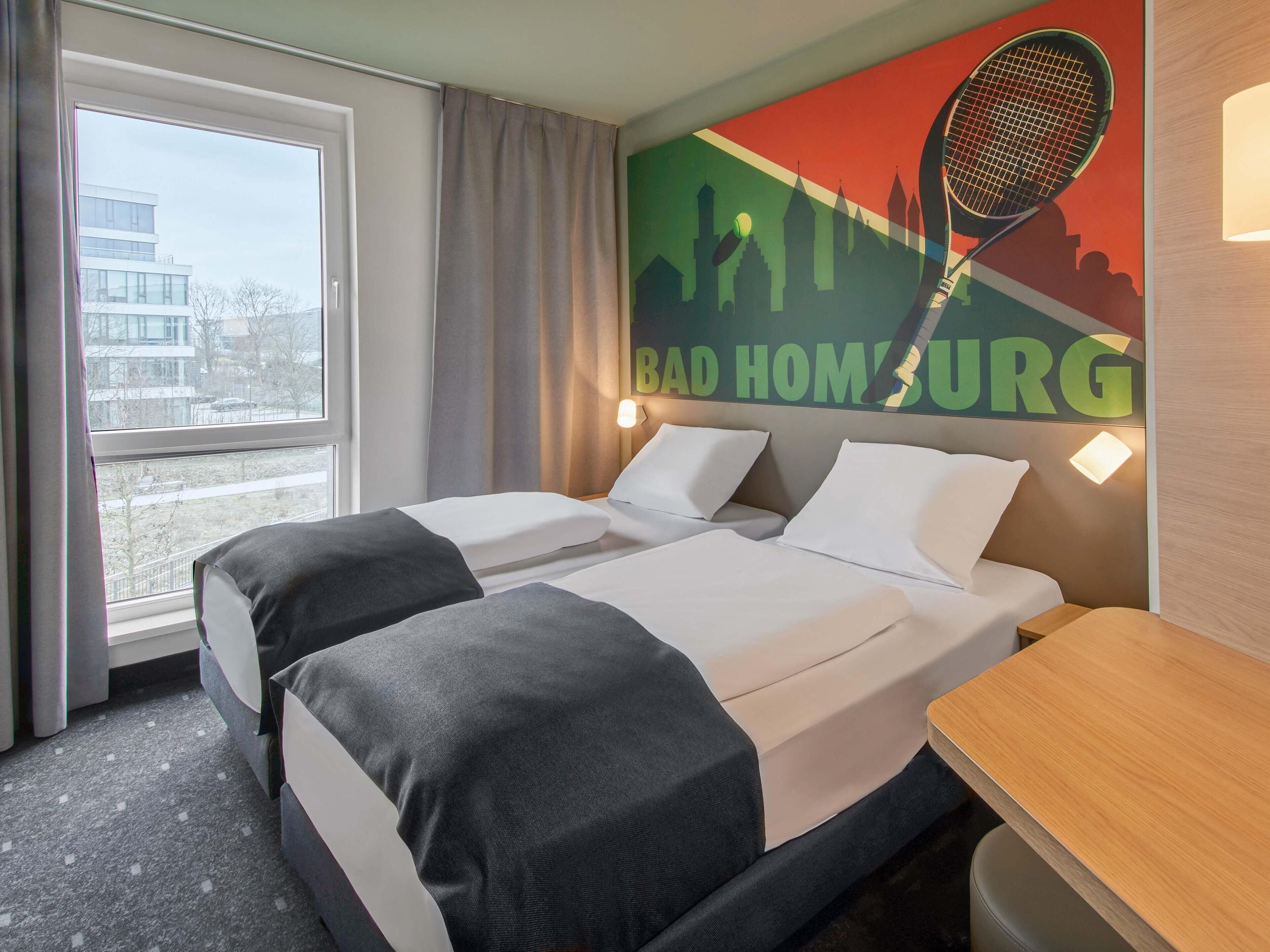 Desk, soundproofing, free WiFi, bed sheets