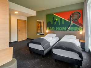 Desk, soundproofing, free WiFi, bed sheets - B&B Hotel Bad Homburg (Bad Homburg v.d. Hoehe)