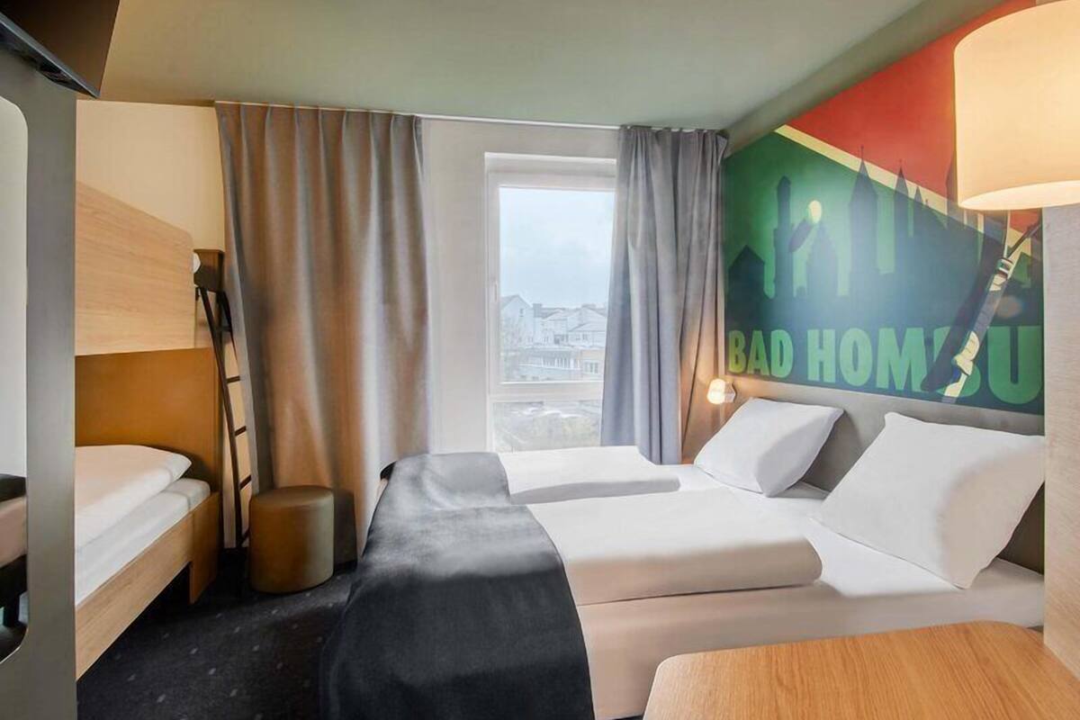 Quadruple Room | Desk, soundproofing, free WiFi, bed sheets