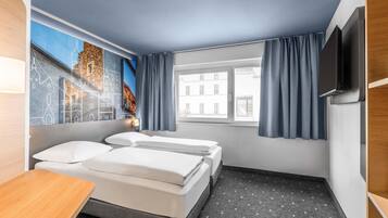 Double or Twin Room | Desk, soundproofing, free WiFi, bed sheets