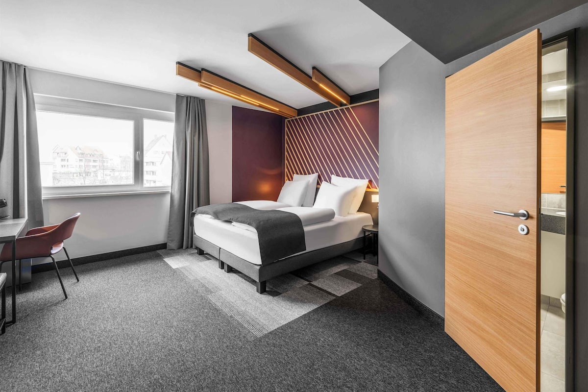 Premium Double Room | Desk, soundproofing, free WiFi, bed sheets