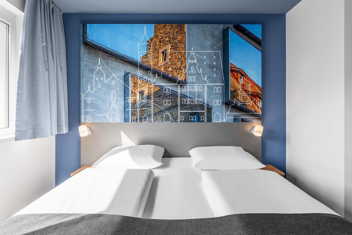 double room | desk, soundproofing, free wifi, bed sheets